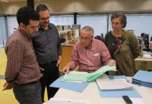 Con el compositor Arnau Bataller y la ex-directora de la Biblioteca de la Filmoteca de Catalunya, Mercè Rueda, revisando con José Nieto sus partituras de cine.